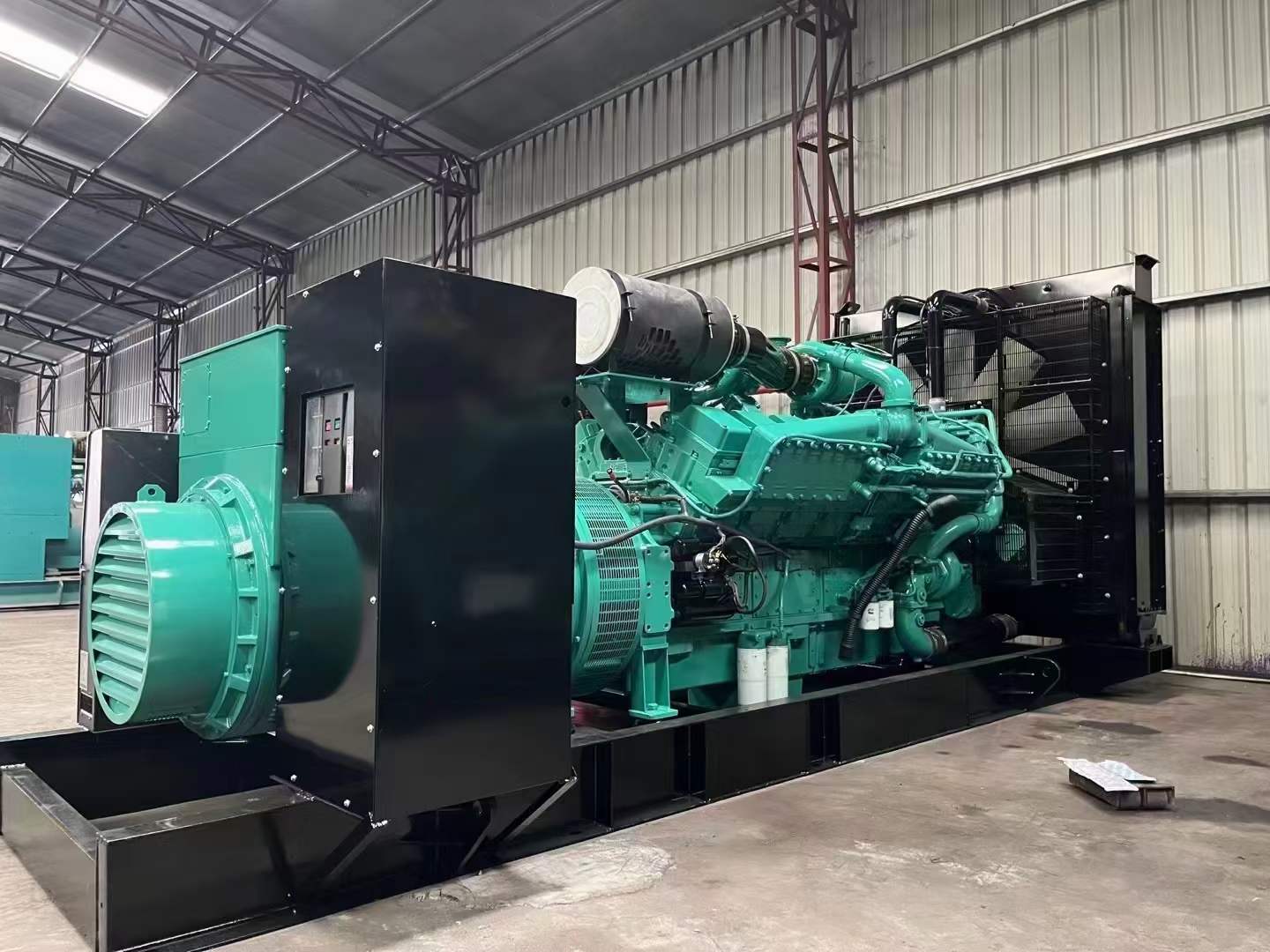 东港如何评估无功补偿装置的性能和效果？