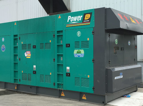 东港升级发电机组的过程中需要注意哪些安全事项？