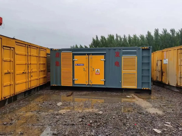 东港柴油发电机如何判断干式空气滤清器是否需要更换？